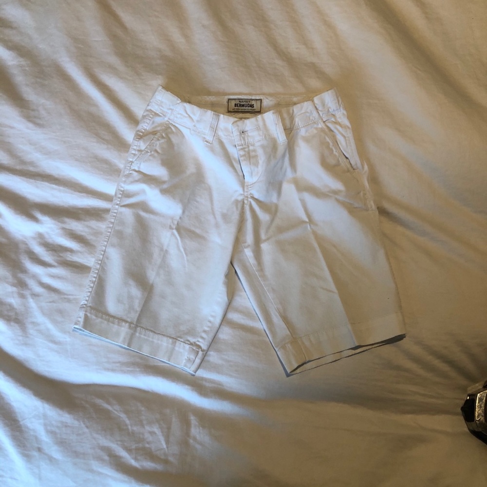 NWOT Old Navy White Perfect Bermuda Shorts